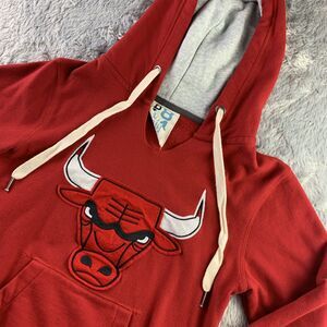Chicago Bulls Sweatshirt Adult Small Red Hoodie Pullover Long Sleeve Basketball